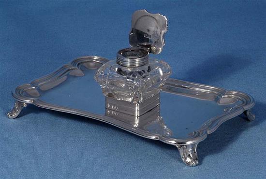 A Victorian silver inkstand, by Edward Barnards & Sons, length approx. 189mm, weight 7.3oz/230grms.